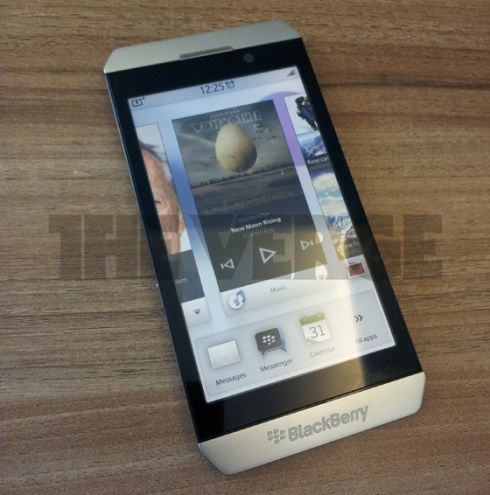 BlackBerry_London_Colt BlackBerry London Picture Leaks, Shown Running BBX OS