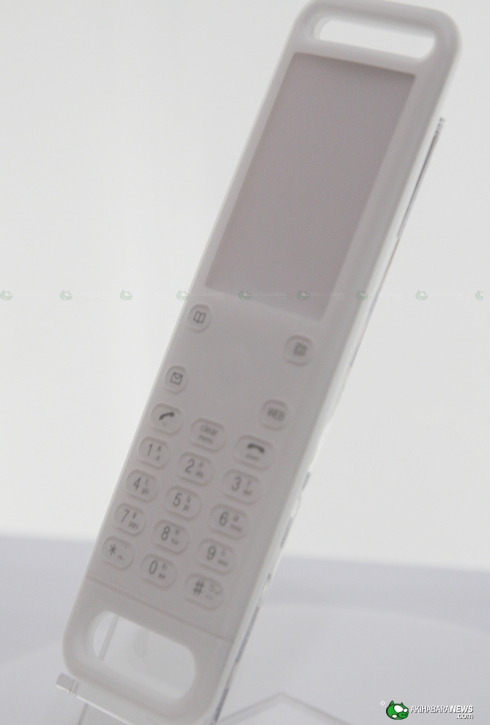 Fujitsu_white_concept_phone_4