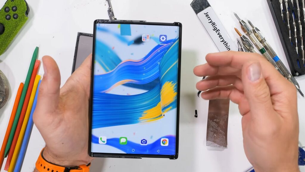 LG rollable phone teardown jerryrigeverything (2)