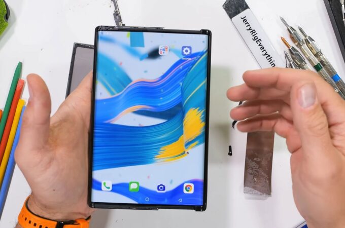 LG rollable phone teardown jerryrigeverything (2)