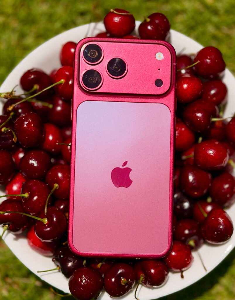 Dark Cherry Red iPhone 18 Pro (3)